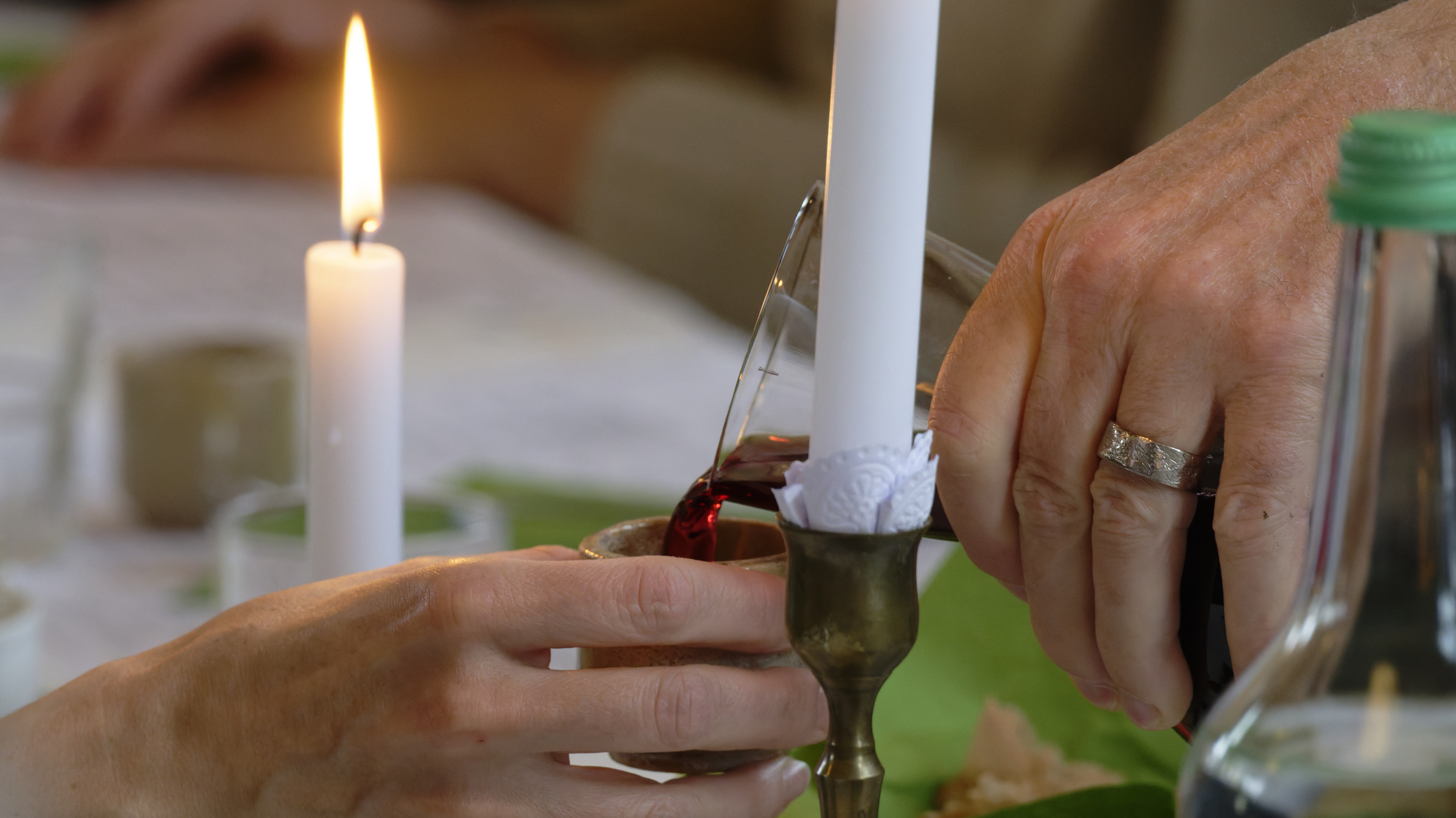 Werkstatt 2026 Mittagsabendmahl Saft einschenken